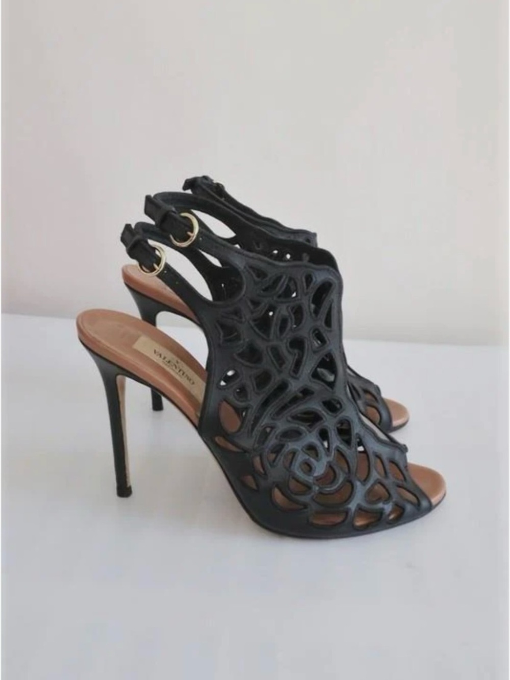 Valentino Garavani Rose Laser-Cut Slingback sandals. Size 38.5